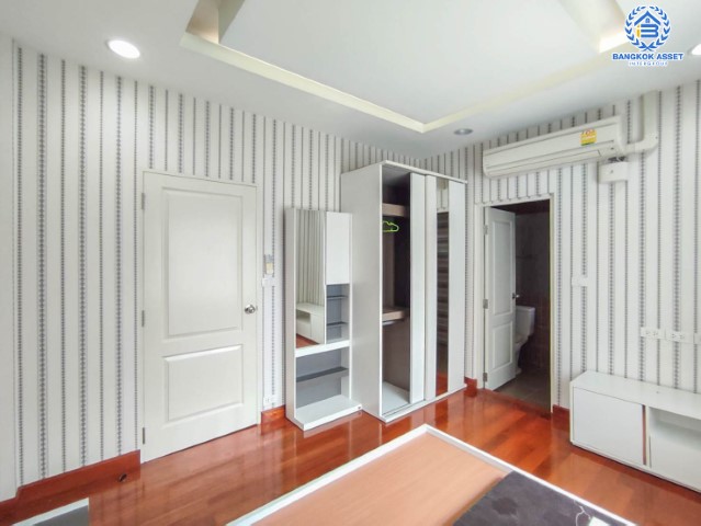 *****บ้านเดี่ยวมือสองนนทบุรี หลังมุม! ม.ไลฟ์บางกอกบูเลอวาร์ด ราชพฤกษ์-รัตนาธิเบศร์ บ้านสวยสไตล์โมเดิร์น แบรนด์ SC ASSET* ตกแต่งบิ้วท์อินพร้อมอยู่ เนื้อที่ 70.90 ตร.ว. ฟังก์ชัน 3 ห้องนอน 4 ห้องน้ำ แถมแอร์ 5 เครื่อง! บนทำเลเมือง สิ่งอำนวยความสะดวกครบครัน ใกล้สถานีรถไฟฟ้าสายสีม่วง "บางรักน้อยท่าอิฐ"...